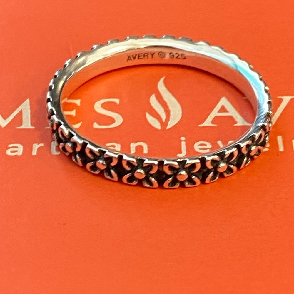 James Avery Retired Delicate blossom size 7